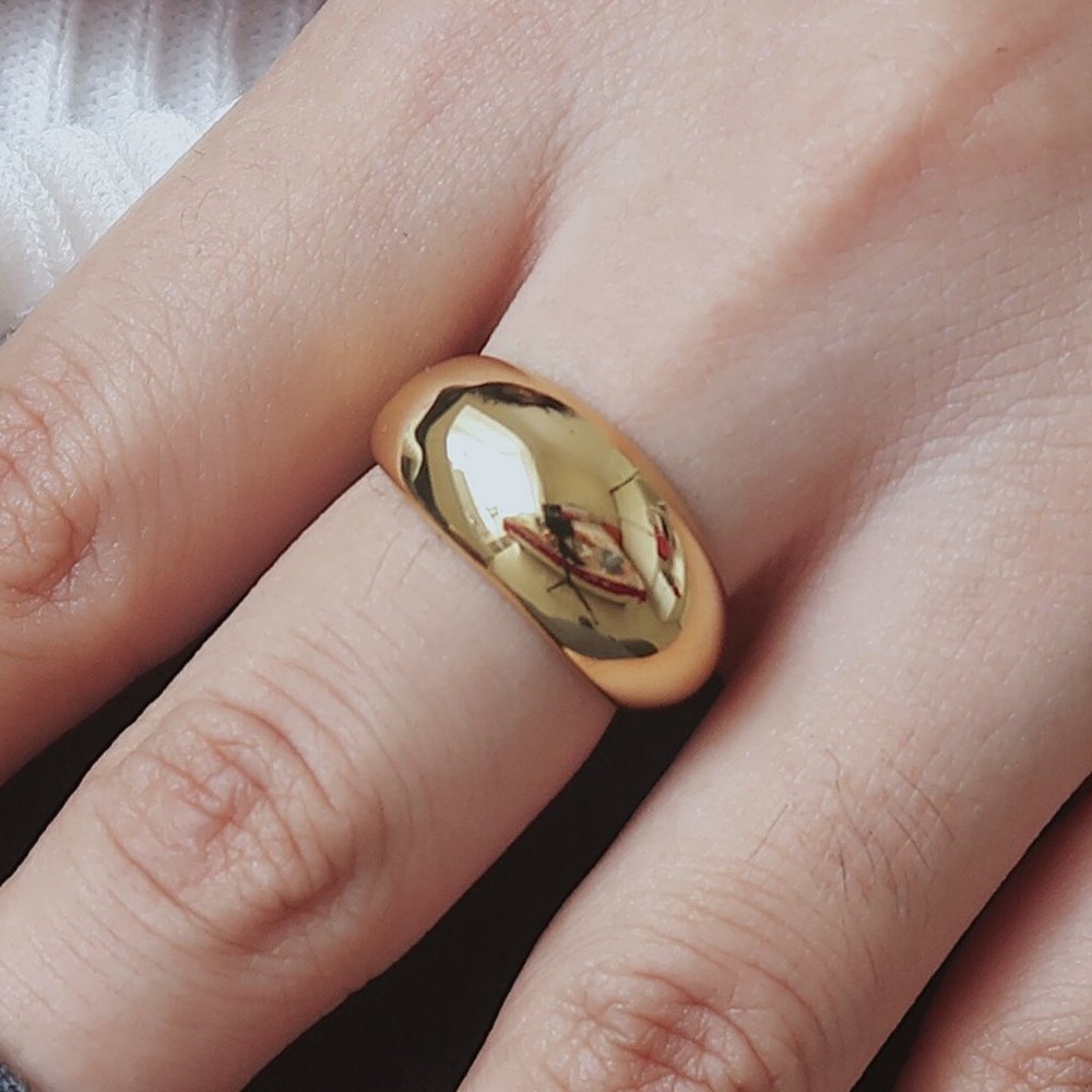 Elegant Gold Band Ring